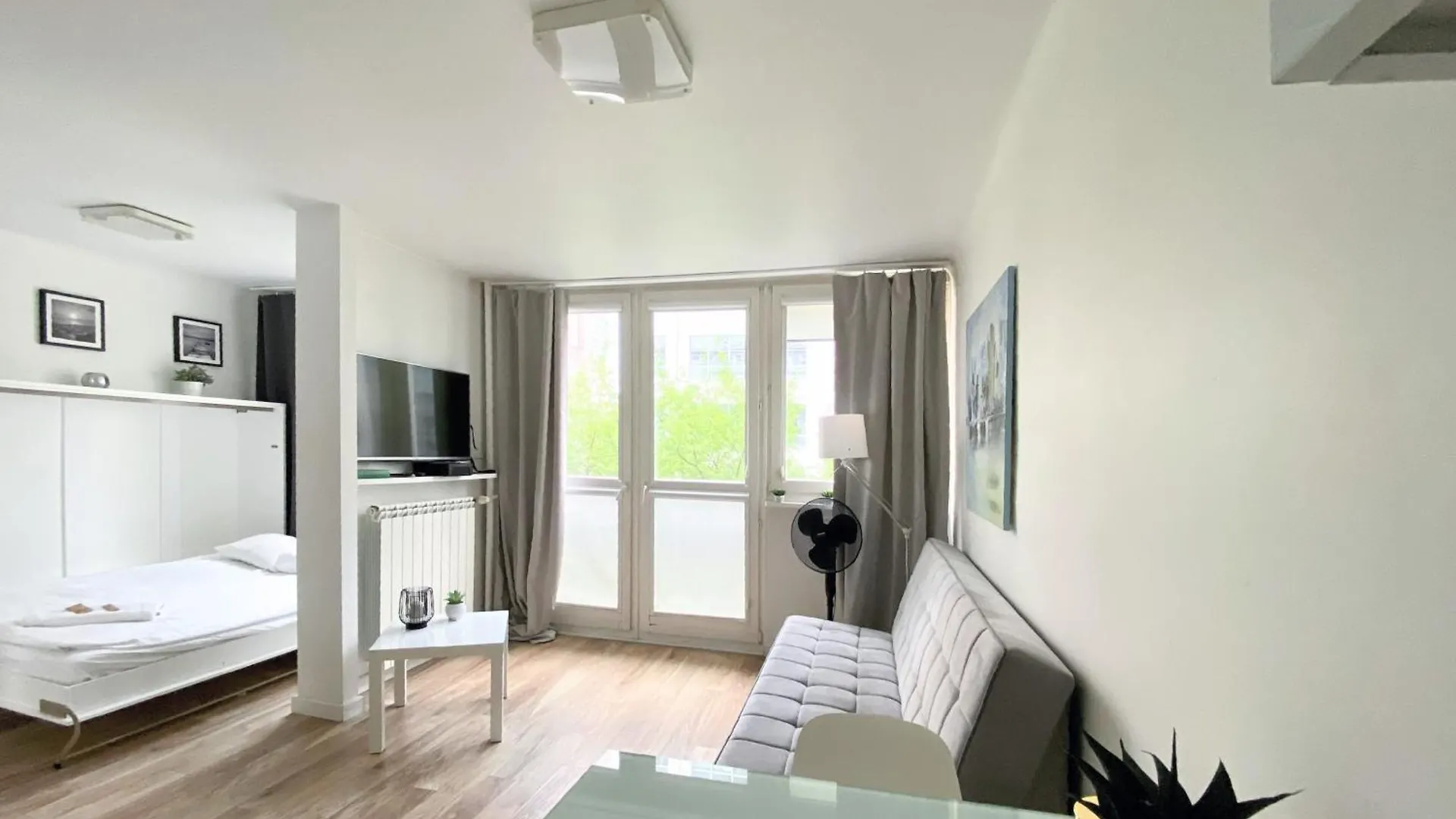 Warsaw Concierge Rondo Onz Daire