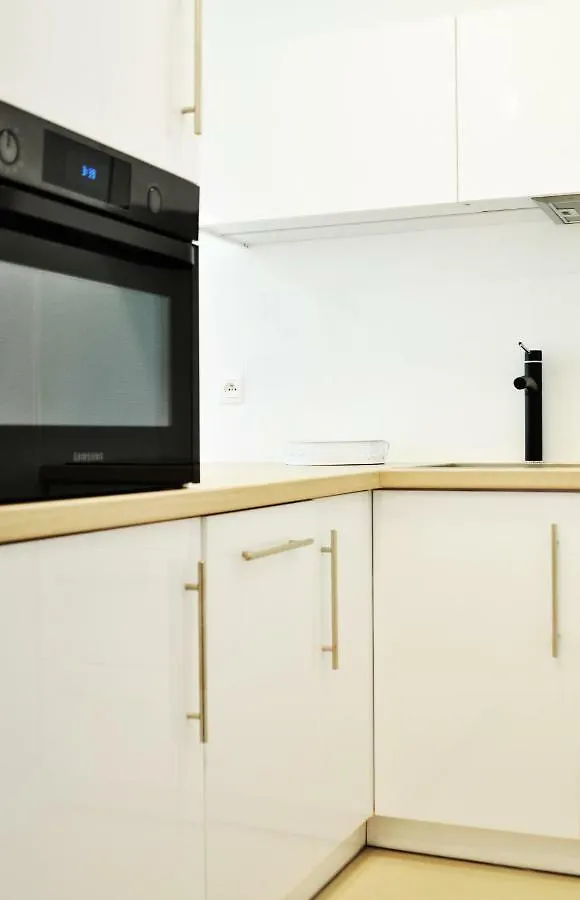 Warsaw Concierge Rondo Onz Daire 0*,  Polonya